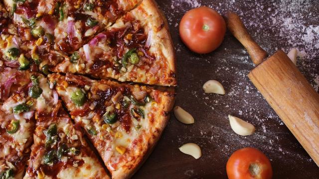 Pizza Throwdown: Who Serves the Best Pizza in Aurora, IL?