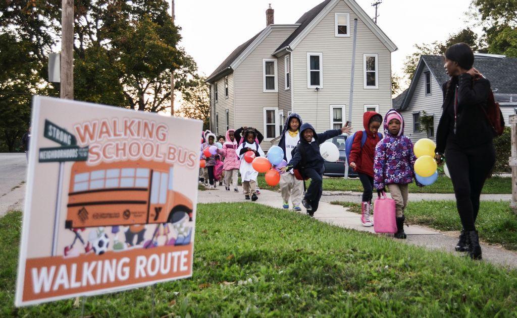 3 Awesome Things About Walking School Bus