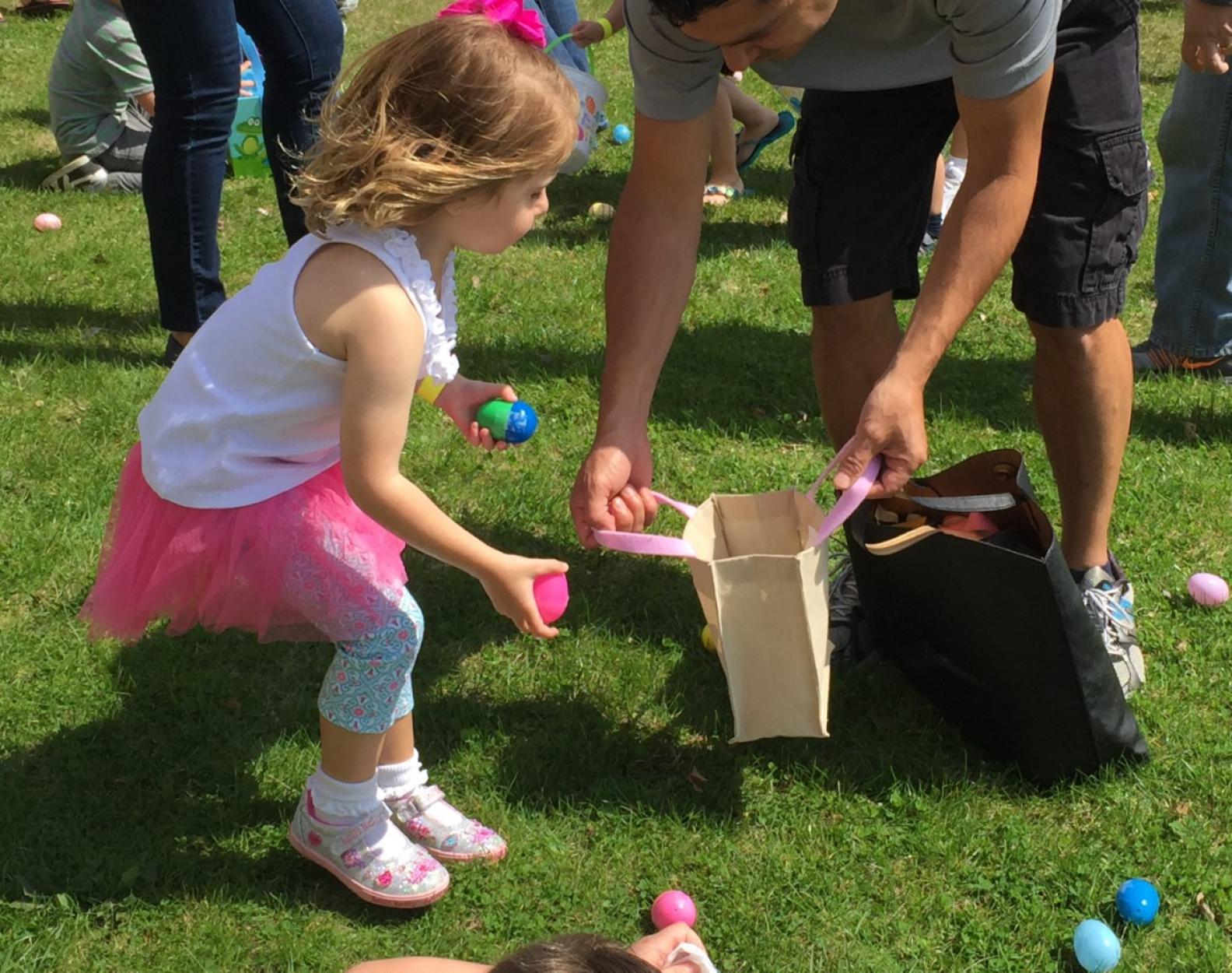  DISCOVERY CENTER & BURPEE MUSEUM  TEAM UP FOR “EGG HUNT EGG-STRAVAGANZA”