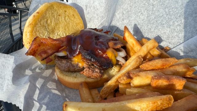 Dock Dining at Tad's on the Rock