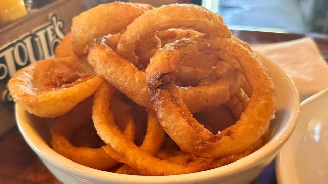 A Tasty Lunch at Louie's Tap House