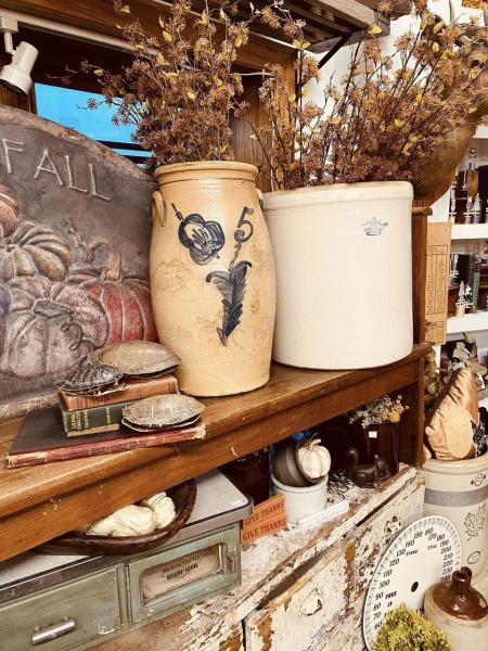 An antique mall in the heart of Rockton