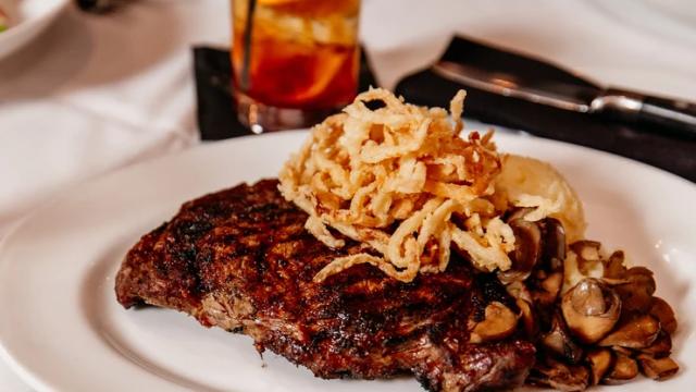 Geronimo’s Restaurants Shine in Open Table’s Diners’ Choice Awards – See Why Merrill & Houston’s is a Local Favorite!