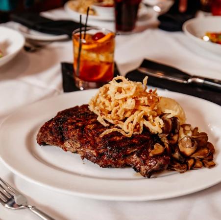 Geronimo’s Restaurants Shine in Open Table’s Diners’ Choice Awards – See Why Merrill & Houston’s is a Local Favorite!