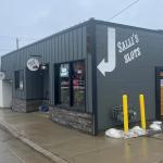 Catch the Game and Enjoy a Brew at Salli’s Slots in Rockton!