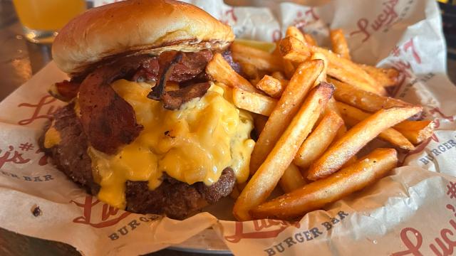 Smash Burgers vs. Stuffed Burgers: Which One’s Your Favorite?