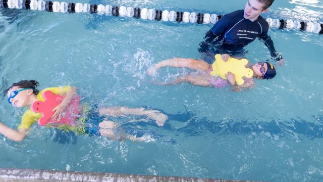 Build Lifesaving Swimming Skills with Confidence – Skill-Based Swim Lessons at Catch the Wave Swim Club